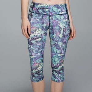 Lululemon top speed crop leggings. Size 6.